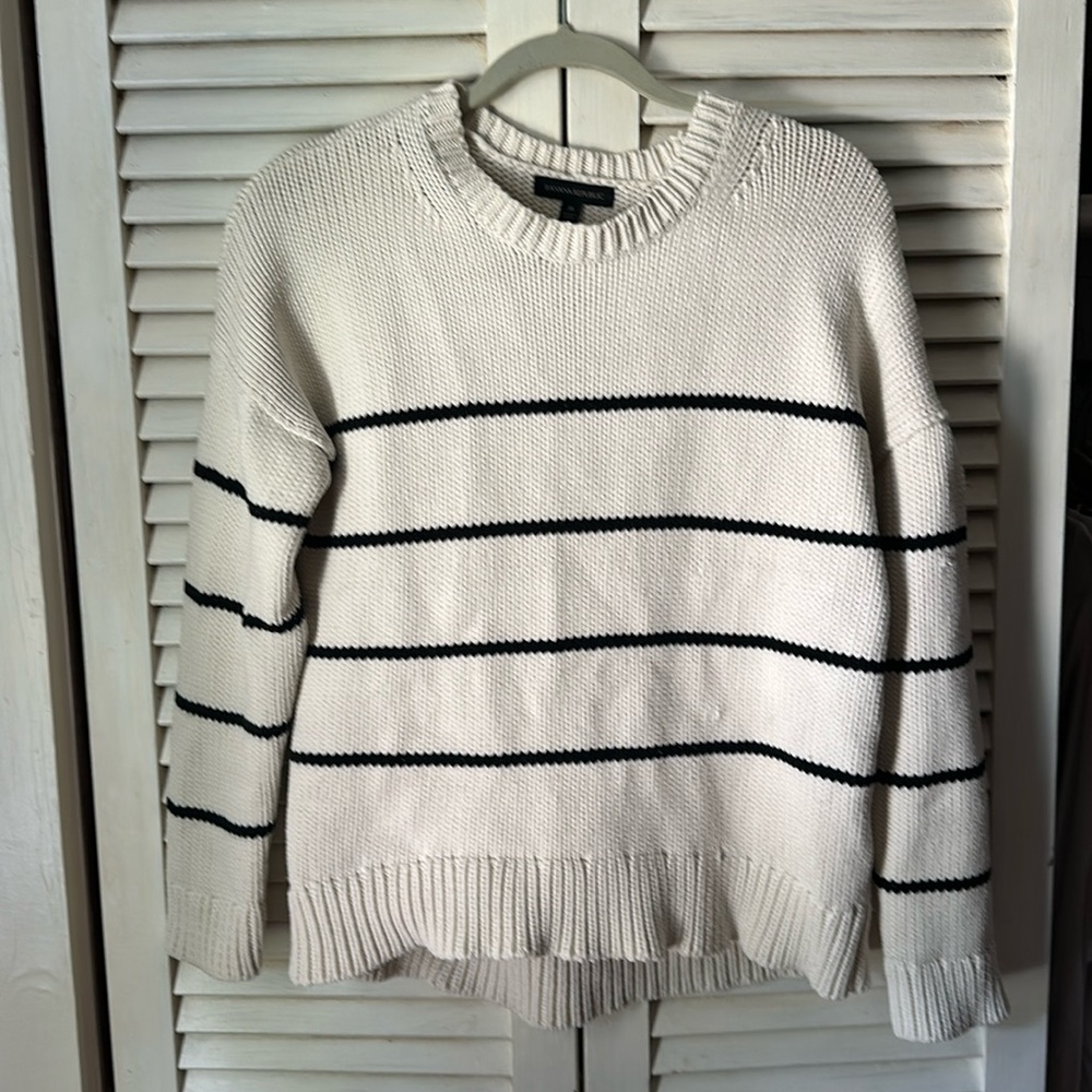Banana Republic crew neck Sweater